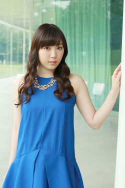 美女脱裤让男人桶下面